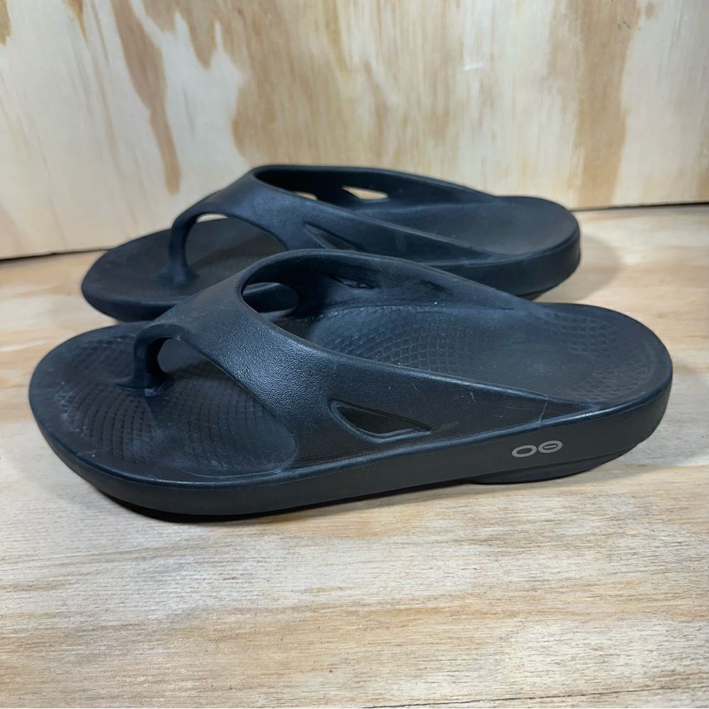 OOFOS Black Sandals Women’s Size 9